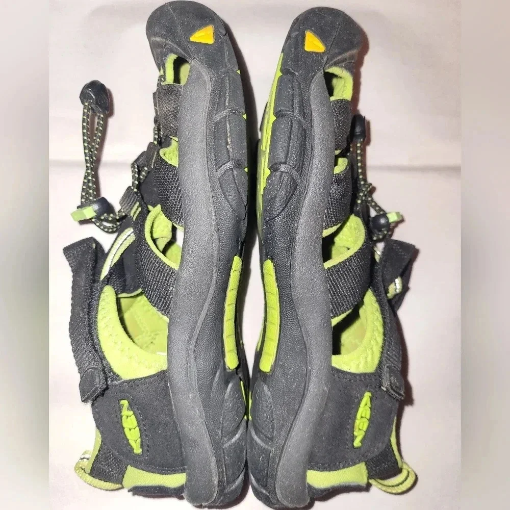 Keen Waterproof Sandals‎ Size 6 Black Green Active Camping Hiking Outdoors